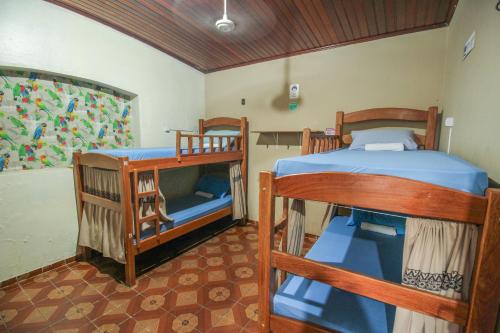 a room with two bunk beds in a room at Hostel Roraima in Boa Vista
