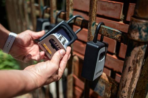 a person is putting a cell phone in a holder at CefaLux - Apartments in Cefalù
