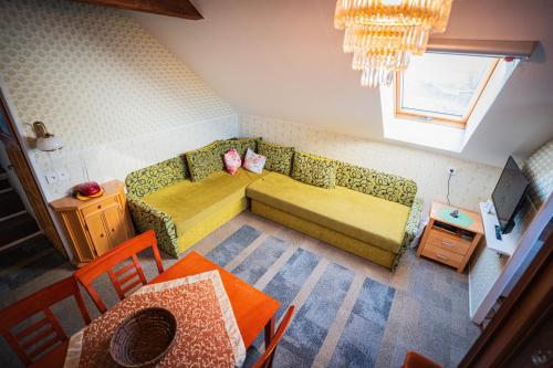 an overhead view of a living room with a couch at Farma Kozí dvor Rohozná in Brezno