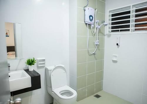 Ένα μπάνιο στο House of Happiness Cozy New Homestay in Prime Kuala Selangor