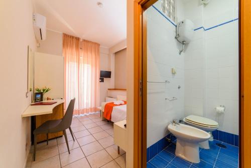Koupelna v ubytování Hotel Tirreno