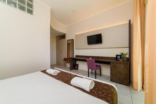 Ein Bett oder Betten in einem Zimmer der Unterkunft Hotel Tirreno