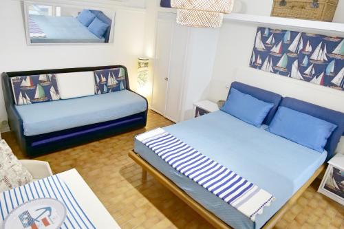 A bed or beds in a room at Depandance in Villa Gisella