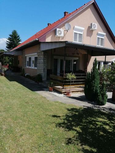 Holiday home in Balatonföldvar 36529