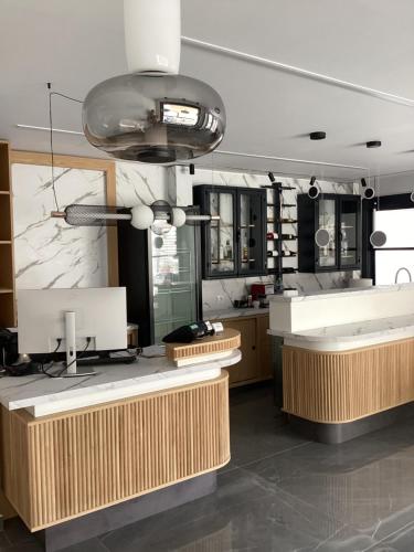 En eller flere senge i et værelse på Hotel Sweet Home