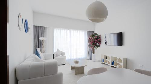 Iconic 1BHK at Gate tower 1