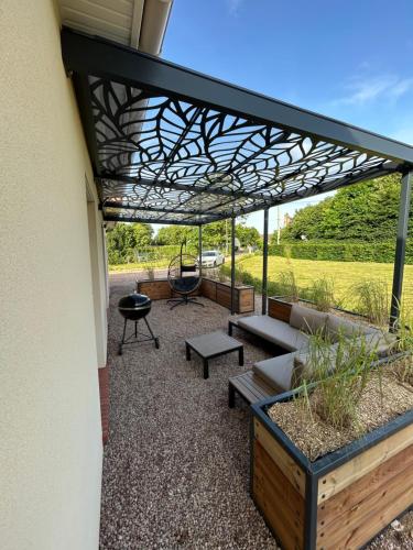 Photo de la galerie de l'établissement Maison chaleureuse avec jardin au calme, à Vatteville