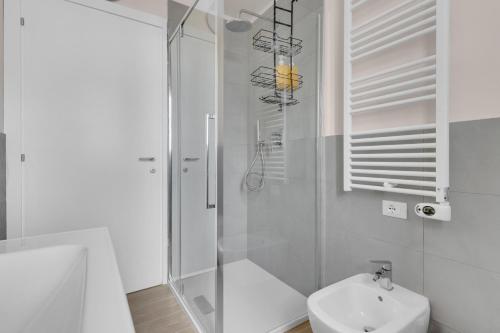 Airy Apartments with Balcony & Garage by NDP rent photo 71