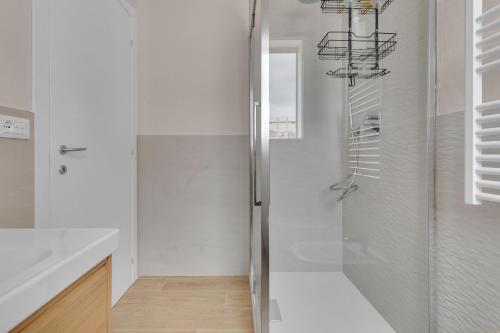 Airy Apartments with Balcony & Garage by NDP rent photo 78