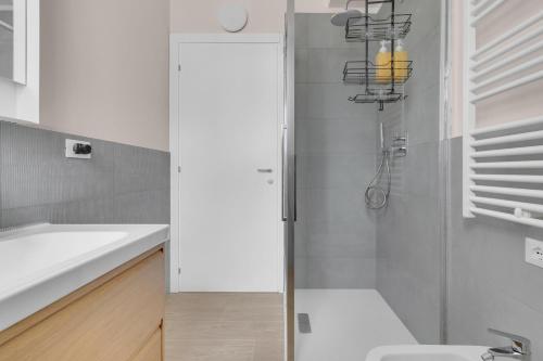 Airy Apartments with Balcony & Garage by NDP rent photo 75