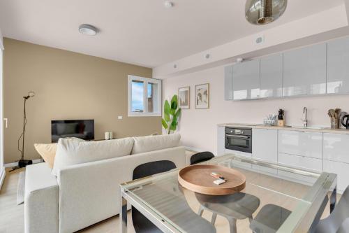 Airy Apartments with Balcony & Garage by NDP rent photo 61