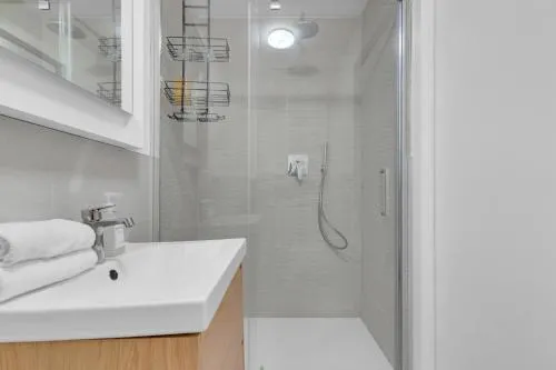 Airy Apartments with Balcony & Garage by NDP rent photo 35