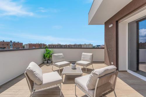 Airy Apartments with Balcony & Garage by NDP rent photo 50