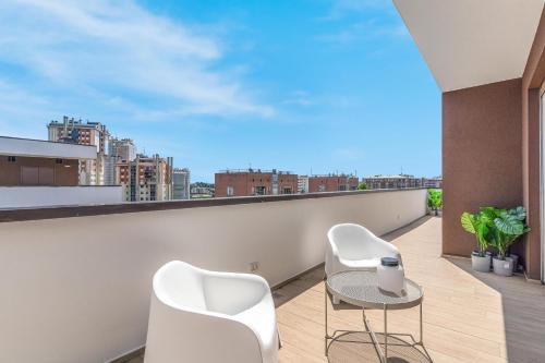 Airy Apartments with Balcony & Garage by NDP rent photo 54