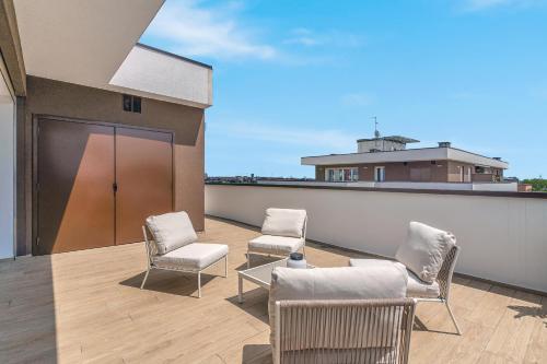 Airy Apartments with Balcony & Garage by NDP rent photo 52