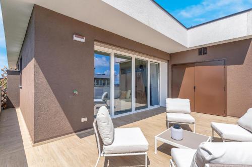Airy Apartments with Balcony & Garage by NDP rent photo 57