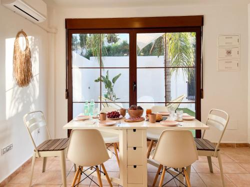 Billede fra billedgalleriet på Villa luminosa con Piscina privada - patio y aparcamiento i Águilas