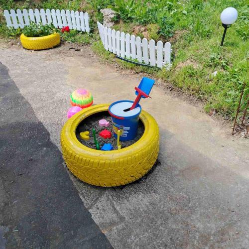 a fake tire shaped like a wheel with a funnel at Vila Raj in Gornja Toplica