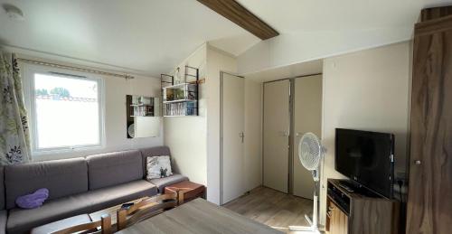 Quiet mobile home in a family campsite JF383