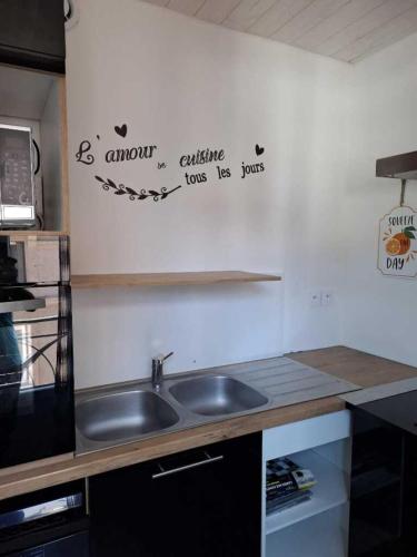 Η κουζίνα ή μικρή κουζίνα στο le nid des choups esprit loft 50 m2