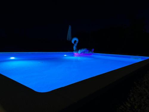 Bazén v ubytování New Country House with Saltwater Pool nebo v jeho okolí