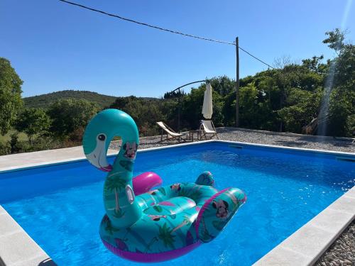 Bazén v ubytování New Country House with Saltwater Pool nebo v jeho okolí
