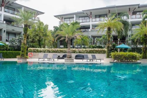 Πισίνα στο ή κοντά στο Elegant Beachfront 3BR Condo at Pearl of Naithon