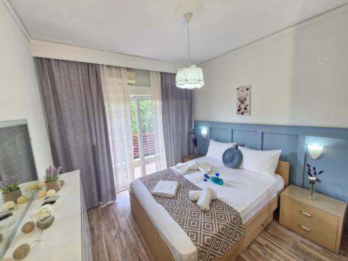 Postel nebo postele na pokoji v ubytování ENDLESS BLUE Lovely Apartment