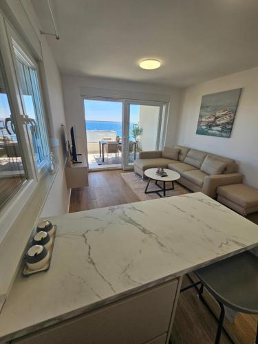 a living room with a couch and a table at Apartment Una Paradise in Mandre