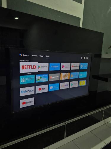 Televisyen dan/atau pusat hiburan di Syaf Homestay