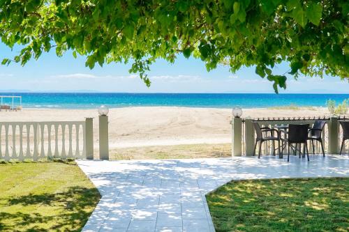 Gambar di galeri bagi Opalium Beach Front Suites di Potos