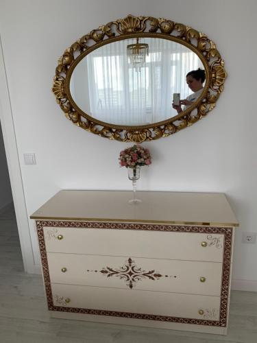 Fotografie z fotogalerie ubytování Slatina Cornisiei apartament central 2 camere și living v destinaci Slatina