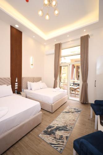 Postel nebo postele na pokoji v ubytování Aphrodite Boutique Hotel