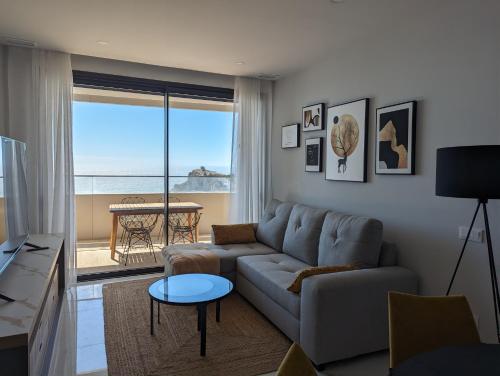 Luxury Apartment - Benidorm Beach - Sea Views, Pool & Terrace