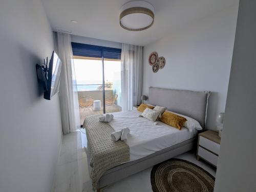 Luxury Apartment - Benidorm Beach - Sea Views, Pool & Terrace