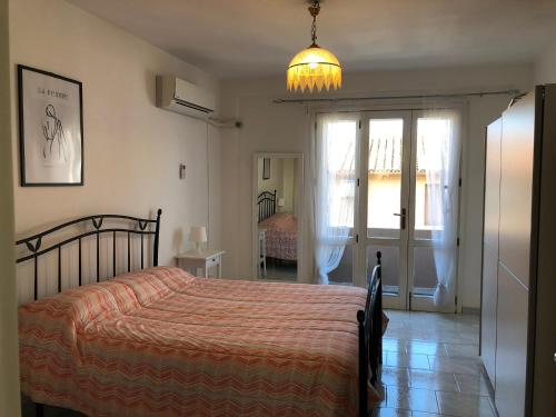 Un pat sau paturi într-o cameră la Casa vacanze La stella marina