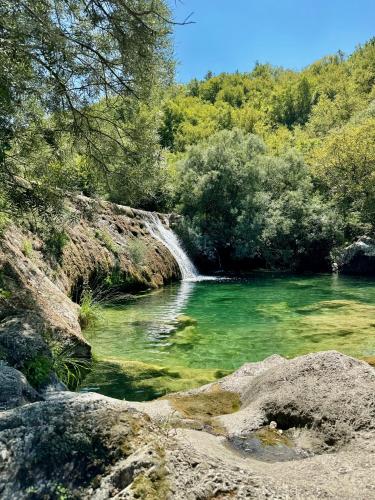 Φυσικό τοπίο κοντά σε αυτή η παραθεριστική κατοικία