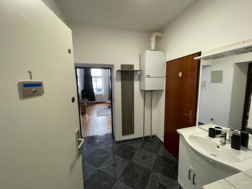 Kuchyň nebo kuchyňský kout v ubytování Central apartment in Vienna
