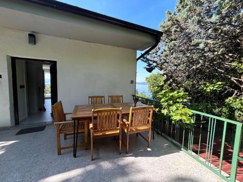 Modern apartments just 70m from the beach with free parking