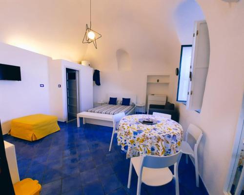 a living room with a table and chairs and a couch at Casa Pappalardo in Ravello