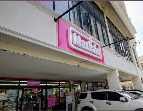 Supermarket nebo jiné obchody v  apartmánu nebo okolí