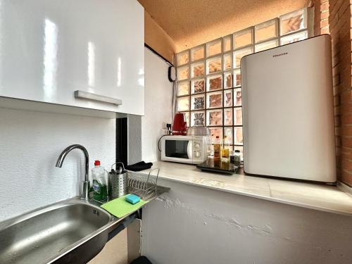 Habitacion con baño privado y mini-cocina privada en casa particular, acceso independiente