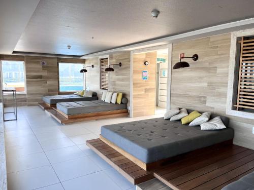 a bedroom with two beds in a room at Suíte com jardim e piscina na Barra Olímpica RJ in Rio de Janeiro