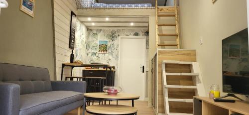 Posezení v ubytování Charme et Nature, appartement cosy avec étang privé, au carrefour de 3 départements