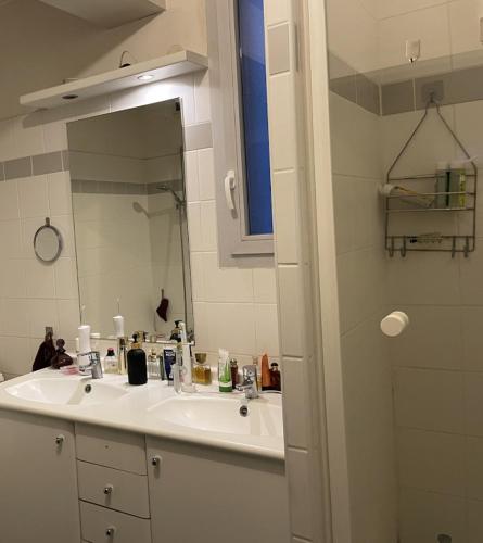 Photo de la galerie de l'établissement Chambre 2 pers proche Montmartre, à Paris