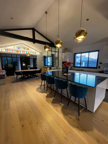 Photo de la galerie de l'établissement Villa avec Piscine, à Dinard