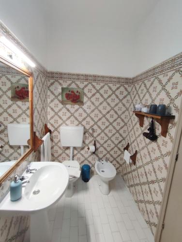 a bathroom with a sink and a toilet at Casa De Terena in Terena
