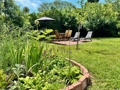 Csodakertes kisház Balatonfűzfőn