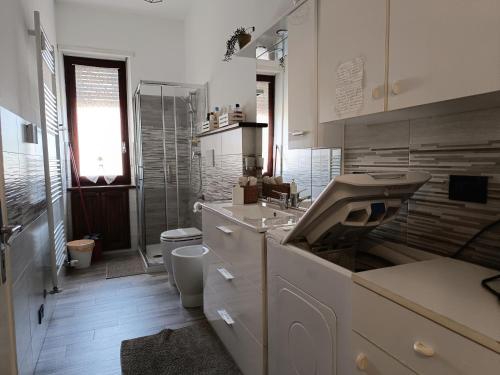 Koupelna v ubytování Giaveno, apartment "margherite" a pochi passi dal centro, wifi