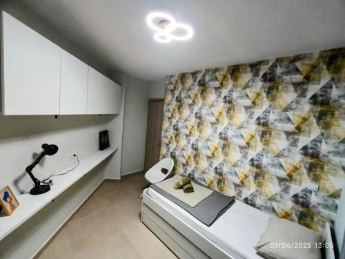 Floral Home 1 - ground floor apt, private parking!